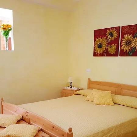 Al Chiaro Di Luna Bed and Breakfast