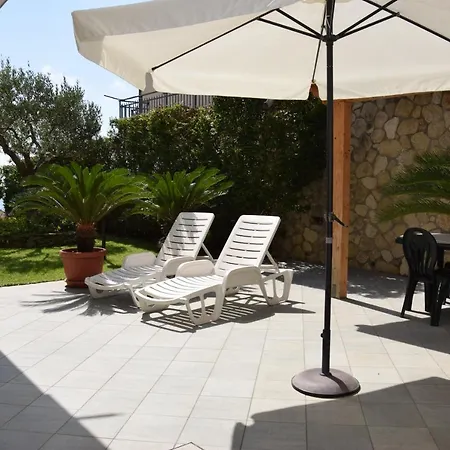 Al Chiaro Di Luna Bed and Breakfast 3*