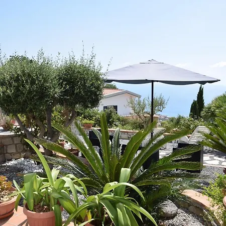 Al Chiaro Di Luna Bed and Breakfast 3*