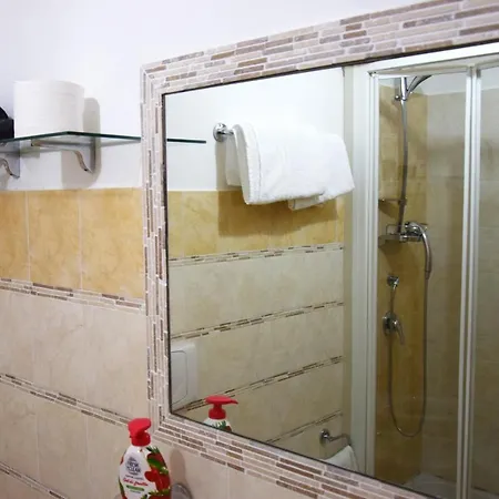 Oda ve Kahvaltı Al Chiaro Di Luna Paola