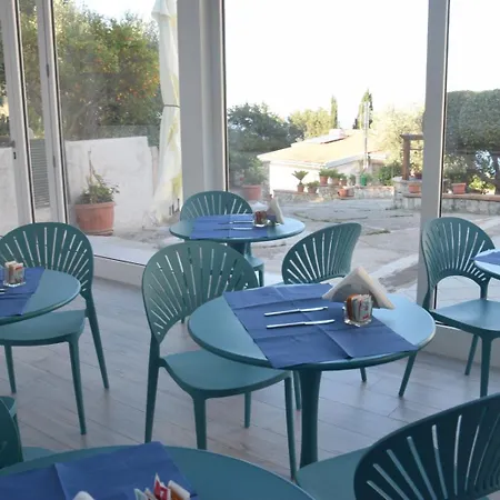 Al Chiaro Di Luna Oda ve Kahvaltı