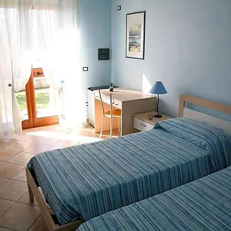Al Chiaro Di Luna Bed & Breakfast 3*