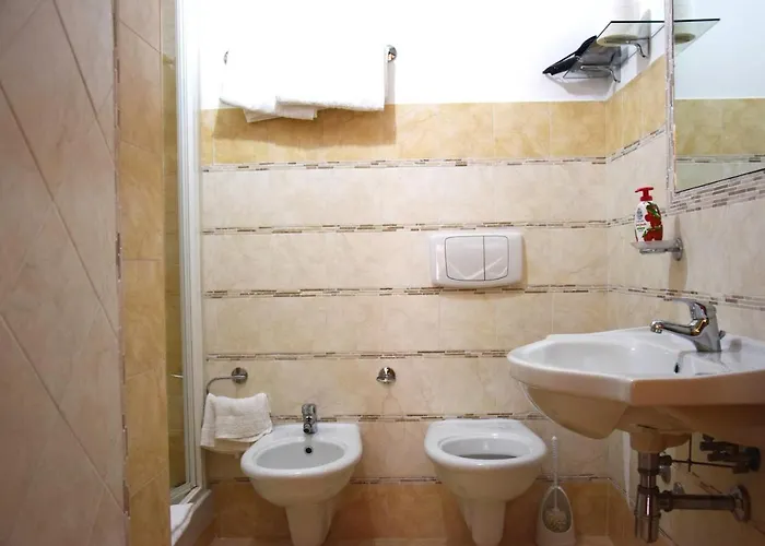 Al Chiaro Di Luna 3*