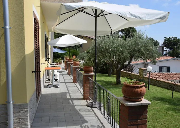 Al Chiaro Di Luna 住宿加早餐酒店 帕奥拉